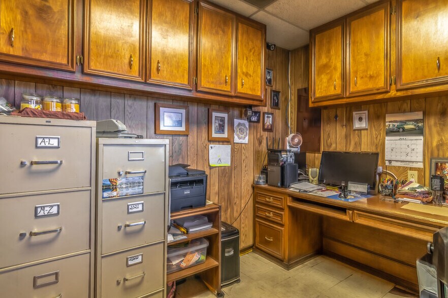 More Photos Of 211 N Business Ih 35, New Braunfels Flex For Sale