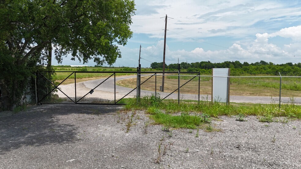 More Photos Of 601, 867, & 906 Talco Rd, Lancaster Land For Lease