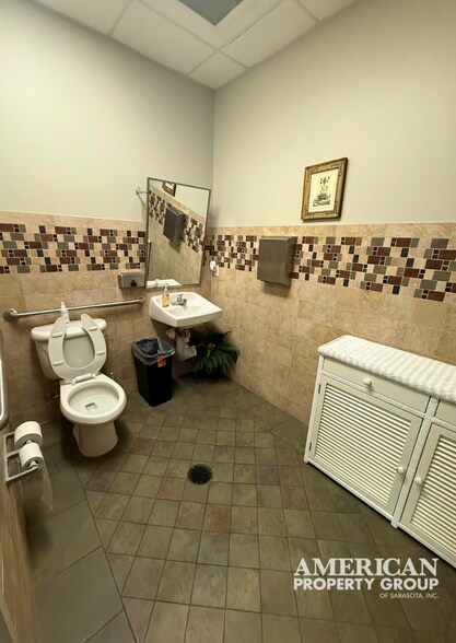 More Photos Of 5715 21st Ave W, Bradenton Medical For Sale