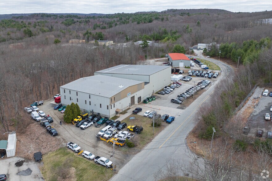 Primary Photo Of 19 Industrial Park Rd E, Oxford Manufacturing For Lease