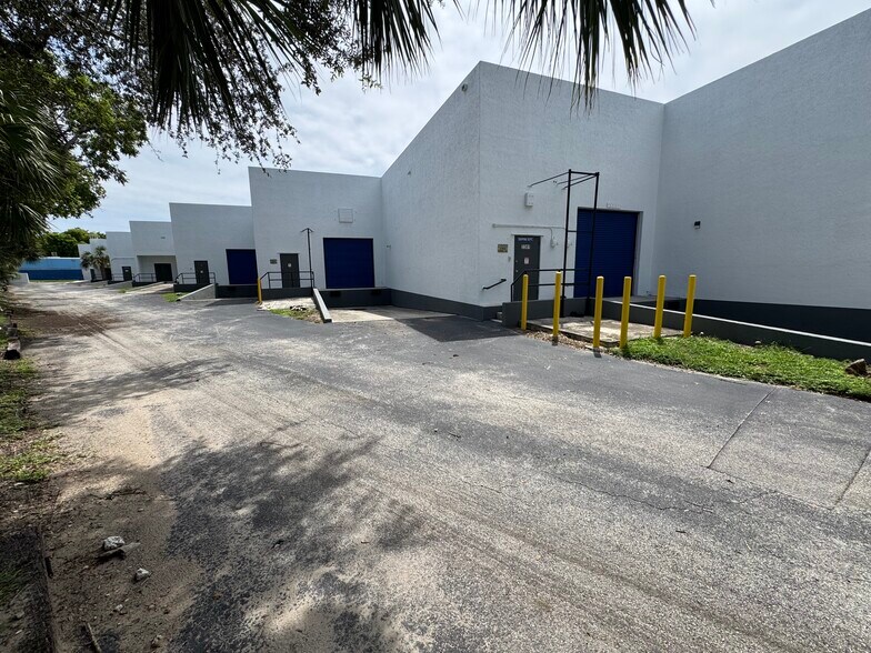 More Photos Of 3245-3341 W McNab Rd, Pompano Beach Warehouse For Lease