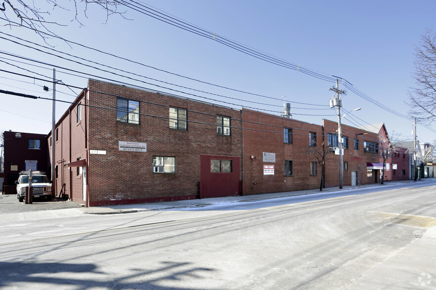 Primary Photo Of 15-27 Walnut St, Peabody Warehouse For Lease