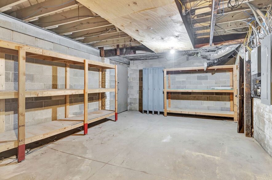 More Photos Of 2435 Williams Ave, Cincinnati Storefront Retail Residential For Lease