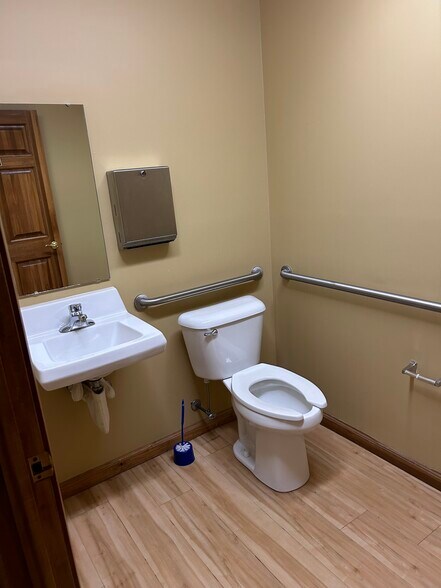 More Photos Of 8517 N Dixie Dr, Dayton Medical For Lease
