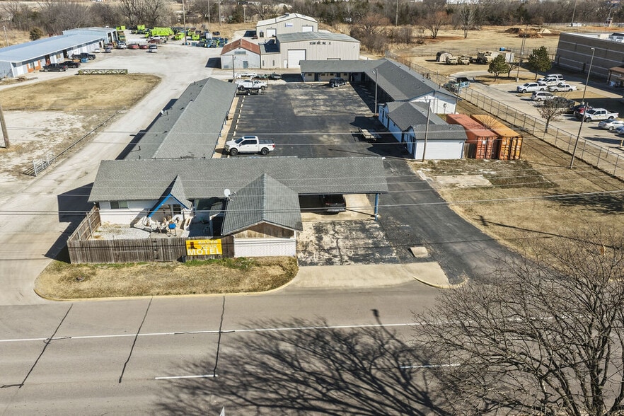 More Photos Of 1900 N Broadway Ave, Ada Hotel For Sale