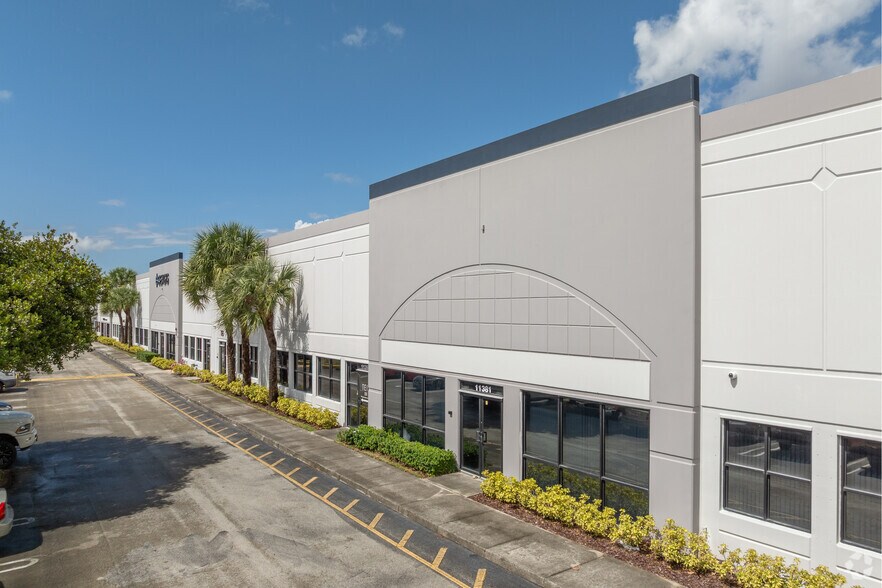 More Photos Of 11341-11491 Interchange Cir S, Miramar Distribution For Lease