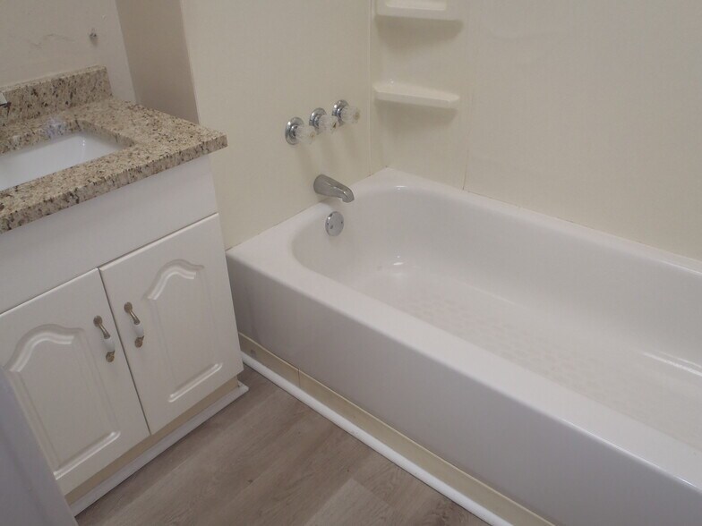 More Photos Of 2025 McLarty Dr, Newport Office For Sale