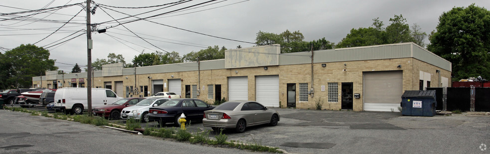 Primary Photo Of 801-823 S 1st St, Ronkonkoma Warehouse For Sale