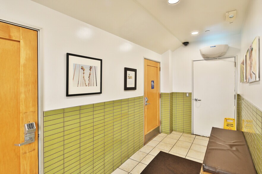 More Photos Of 9517-9523 Culver Blvd, Culver City Storefront For Sale