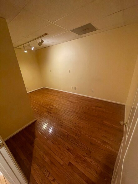 More Photos Of 8607-8609 2nd Ave, Silver Spring Medical For Sale