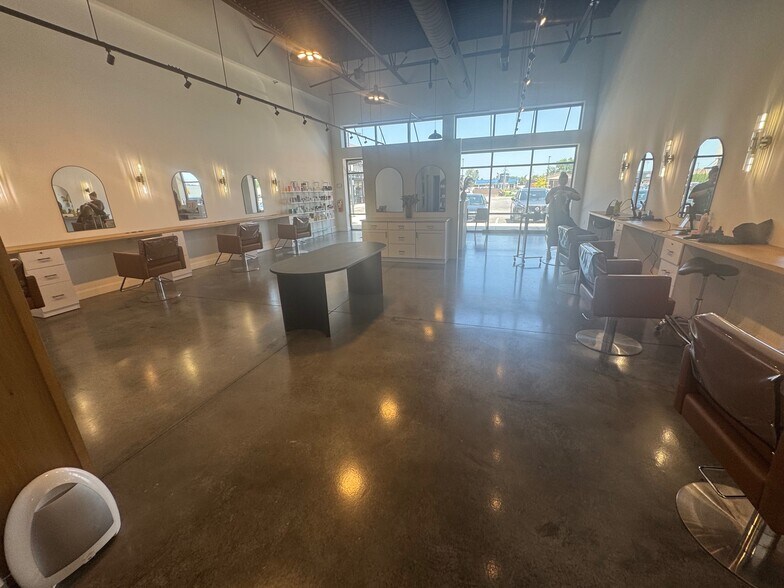 More Photos Of 9751-9869 Lincoln Plaza Way, Cedar Lake General Retail For Lease