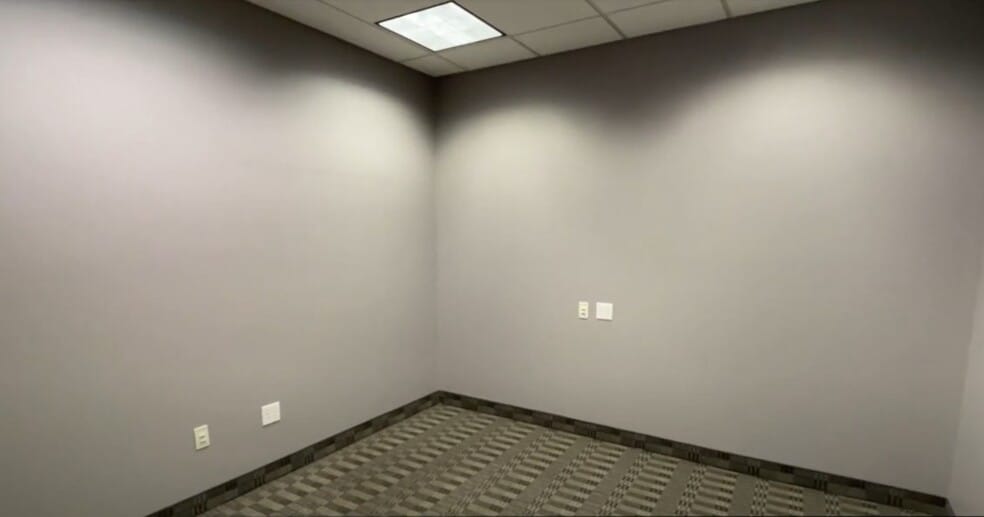 More Photos Of 25 NW Riverside Dr, Evansville Office For Lease