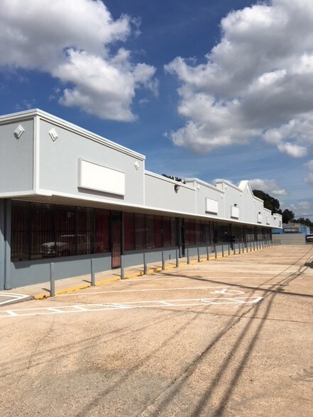 More Photos Of 5602-5608 Pinemont Dr, Houston Storefront Retail Office For Lease
