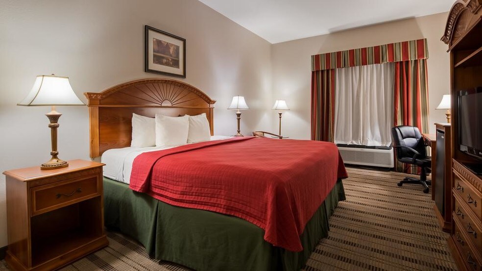 More Photos Of 1525 N Milt Phillips Ave, Seminole Hotel For Sale