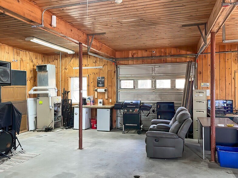 More Photos Of 600 Broncos Hwy, Mapleville Flex For Sale