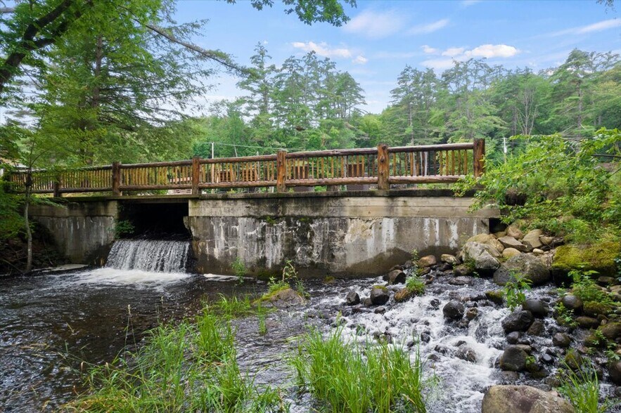More Photos Of 746 Howe Rd, Lake Luzerne Hotel For Sale