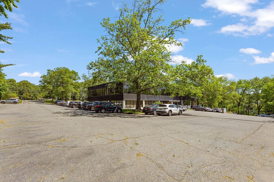 More Photos Of 136 Summit Ave, Montvale Office For Lease