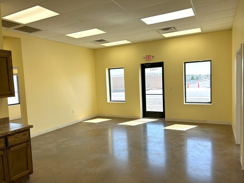 More Photos Of 1463 Oil Mill Rd, Pecos Warehouse For Lease