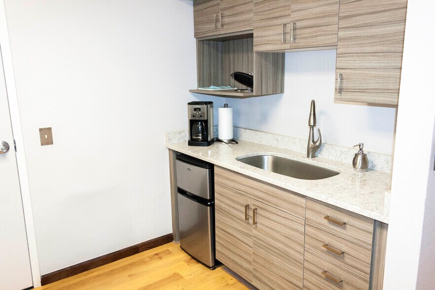 More Photos Of 220 Willow St, Fort Collins Storefront Retail Office For Sale