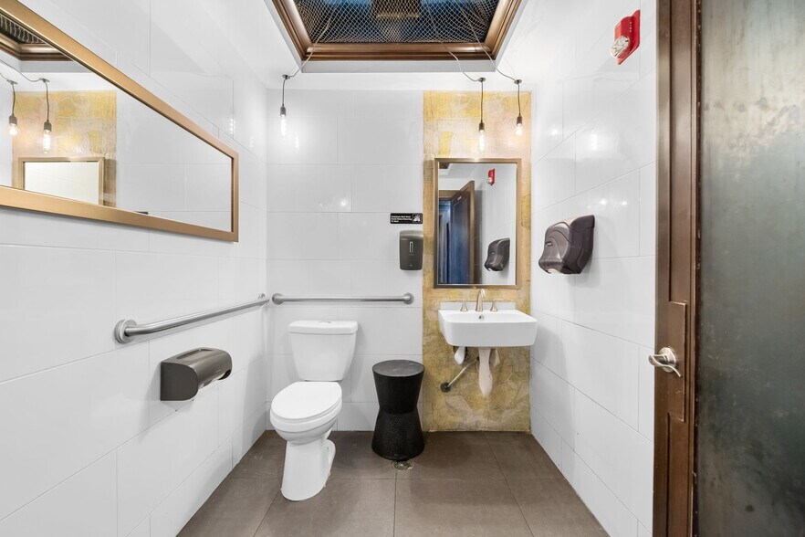 More Photos Of 1103-1111 E Las Olas Blvd, Fort Lauderdale Freestanding For Lease