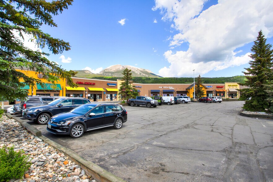More Photos Of 842 N Summit Blvd, Frisco Storefront For Sale