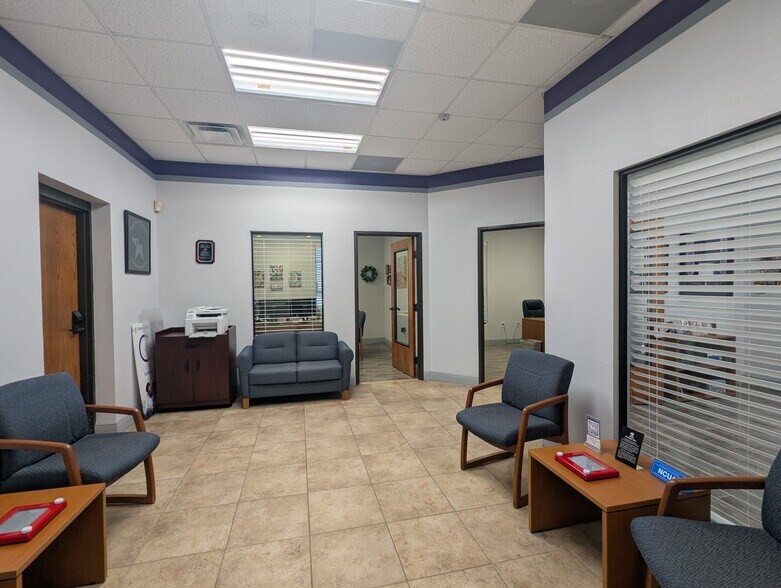 More Photos Of 8109 Smith Rd, Beaumont Office For Sale