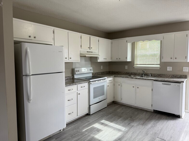 More Photos Of 217 & 219 8th St SW, Decatur Apartments For Sale
