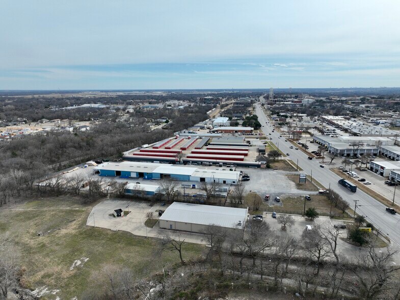More Photos Of 902 N McDonald St, McKinney Industrial For Lease