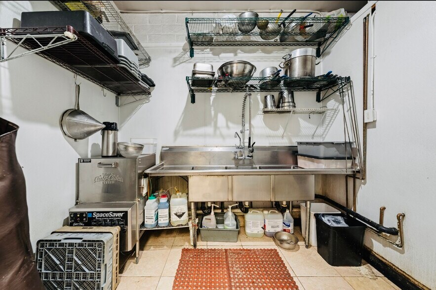 More Photos Of 9703 State Highway 281, Kelseyville Restaurant For Sale