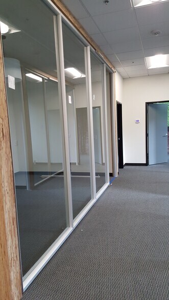 More Photos Of 600 NW Naito Pky, Portland Office For Sale