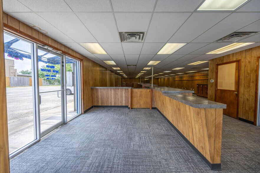 More Photos Of 115 W Burleson St, Wharton Restaurant For Sale