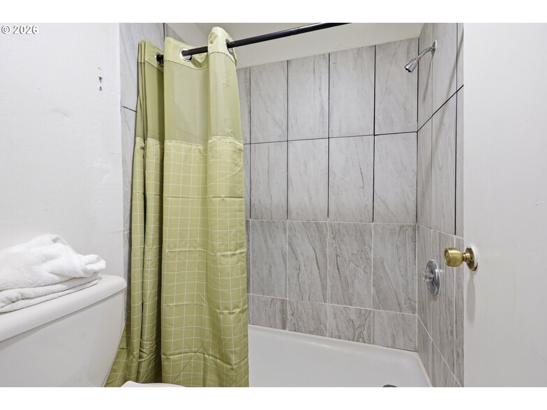 More Photos Of 11324 NE Sandy Blvd, Portland Hotel For Sale