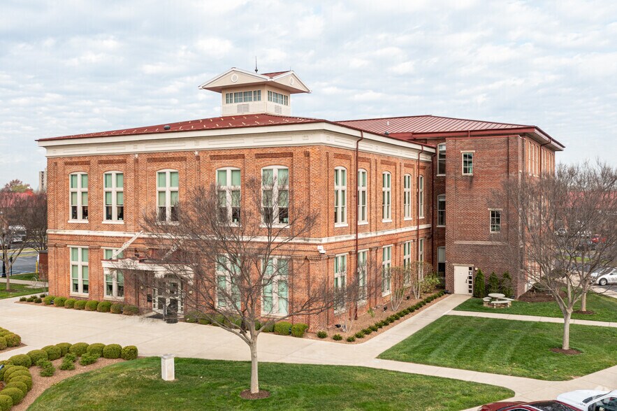 More Photos Of 153-381 Quartermaster Station, Jeffersonville Unknown For Lease