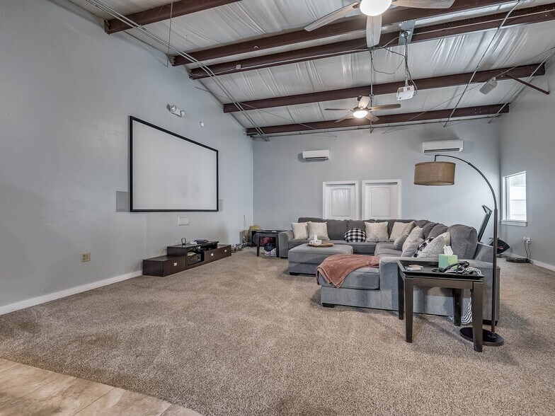 More Photos Of 6355 Boucher Dr, Edmond Showroom For Lease