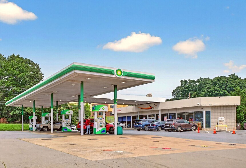 More Photos Of 491 Sardis Rd, Asheville Service Station For Sale