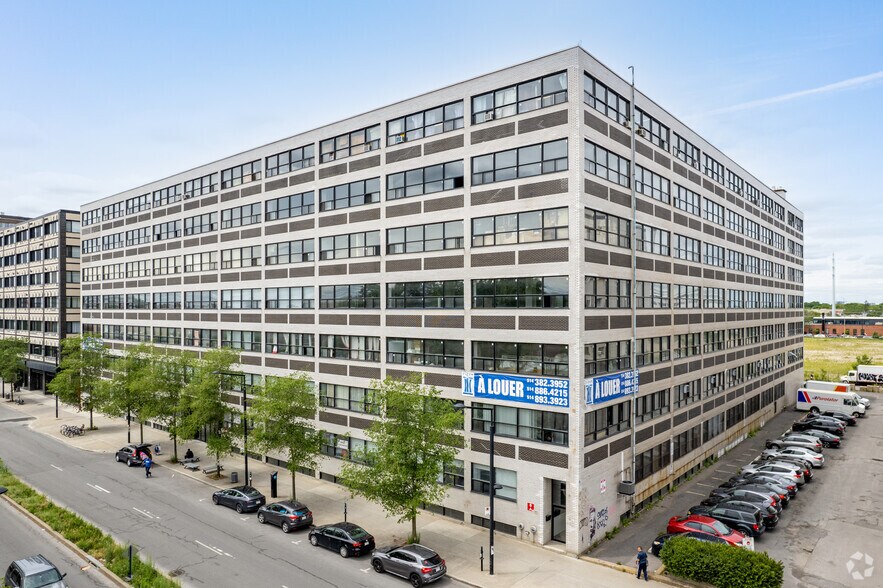 More Photos Of 111 Rue Chabanel O, Montréal Loft Creative Space For Lease