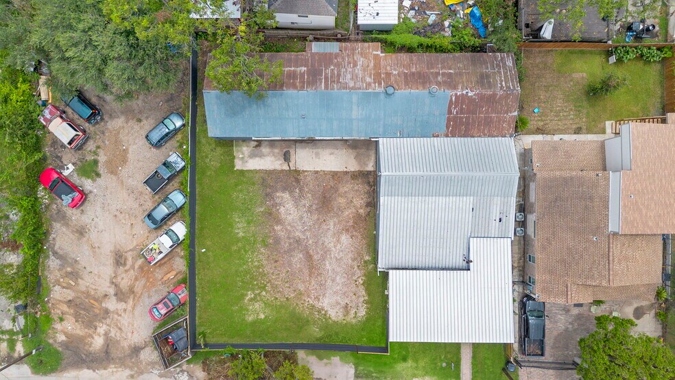 More Photos Of 120 N Bryan St, Houston Warehouse For Lease