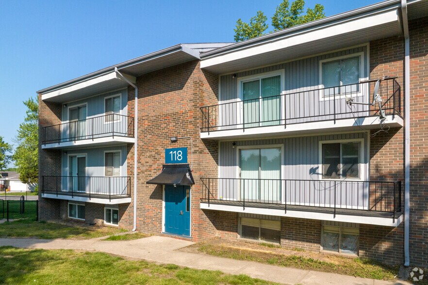 More Photos Of 108 NW 63rd St, Kansas City Apartments For Sale