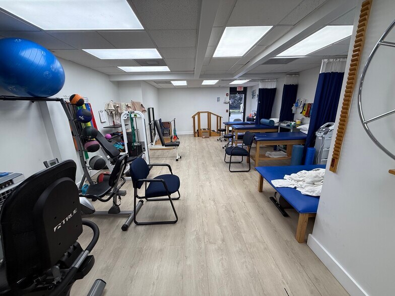 More Photos Of 1071-1075 NE 125th St, North Miami Loft Creative Space For Lease