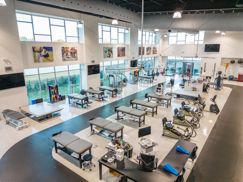 More Photos Of 225 Tomlinson Dr, Starkville Office For Sale