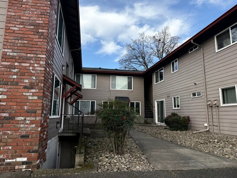 More Photos Of 5625 SE Gladstone St, Portland Apartments For Sale