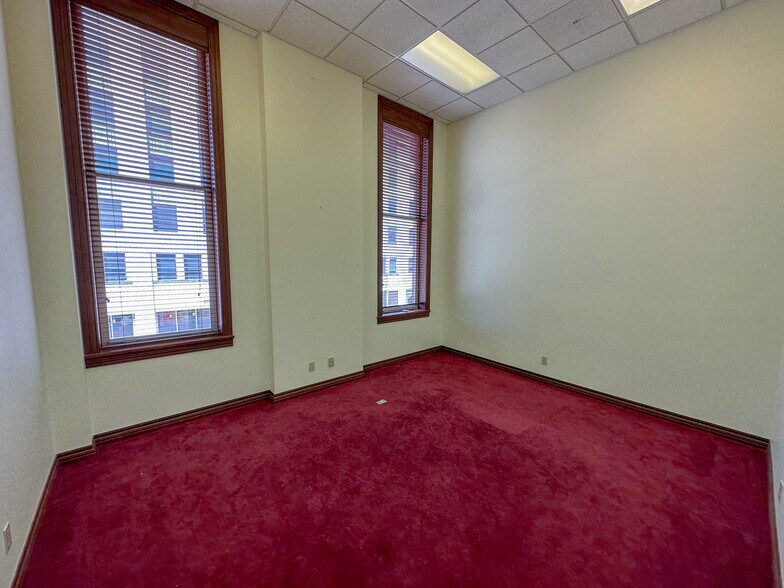 More Photos Of 200 S 6th St, Springfield Office For Lease