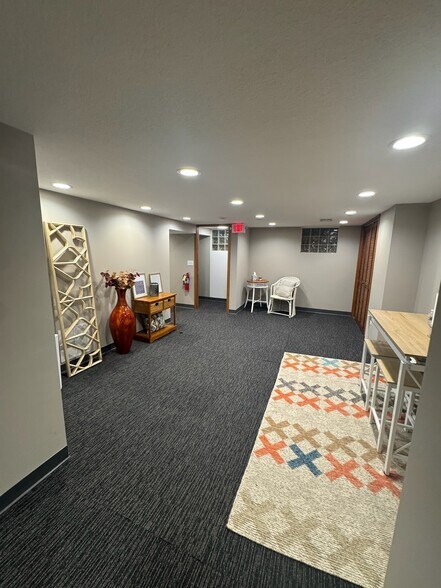 More Photos Of 444 N 12th Ave N, South Saint Paul Office For Sale