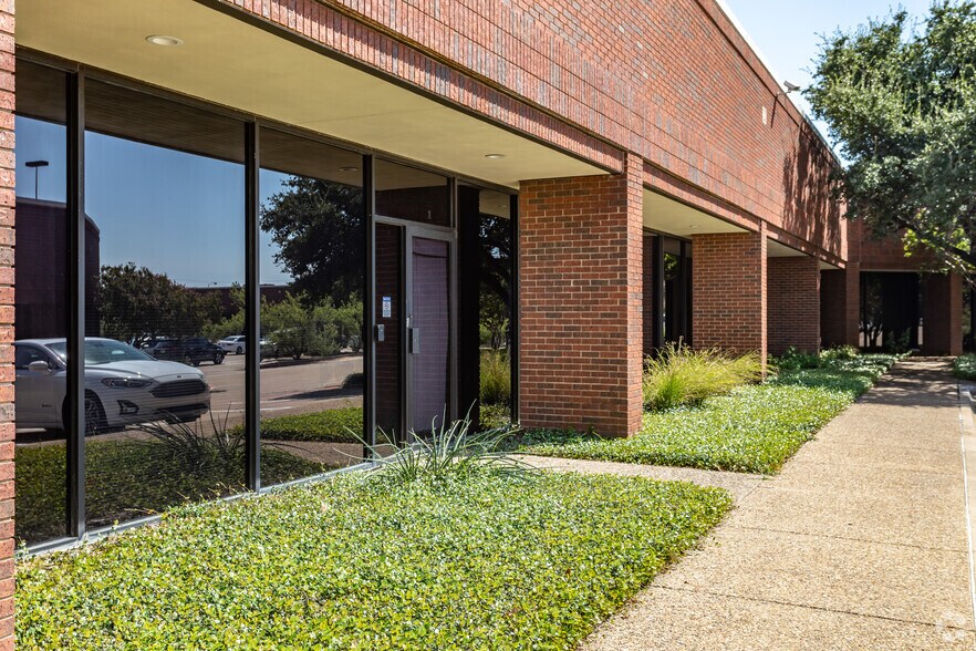 More Photos Of 3424 Midcourt Rd, Carrollton Office For Sale