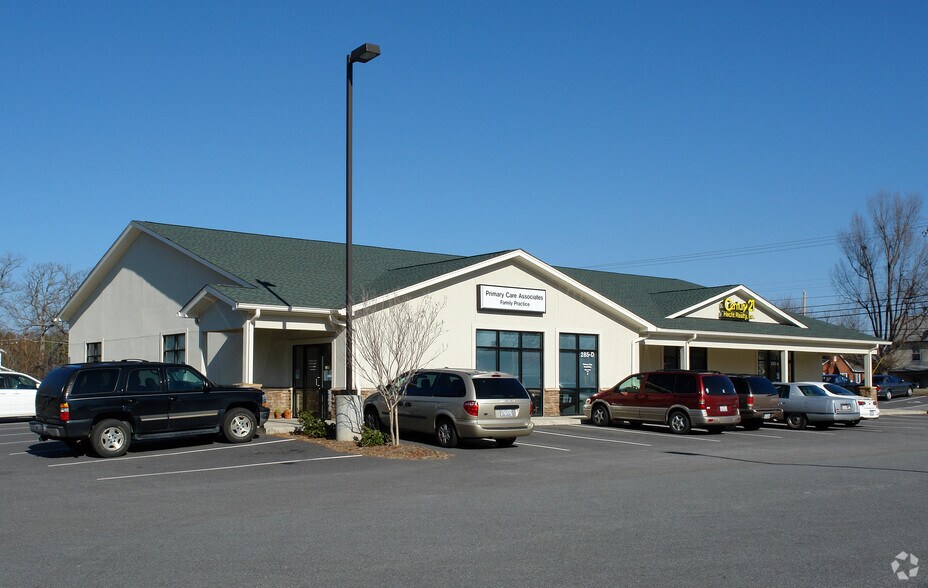 More Photos Of 285 N Main St, Troutman General Retail For Lease