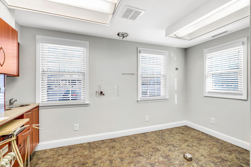 More Photos Of 311 Boston Post Rd, Wayland Office For Sale