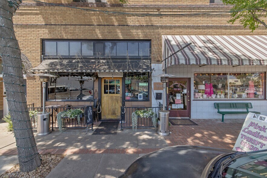 More Photos Of 128 S E St, Exeter Storefront For Sale