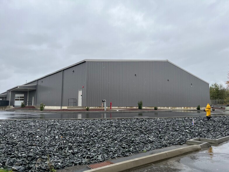 More Photos Of 1400-1442 W Smith Rd, Ferndale Industrial For Sale