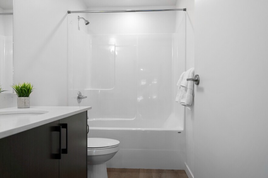 More Photos Of 2830 Peatt Rd, Victoria Apartments For Lease