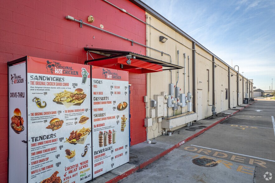 More Photos Of 4001 S Sam Houston Pky, Houston Storefront For Lease